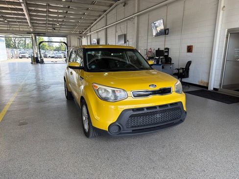Used 2015 Kia Soul + FWD image 2