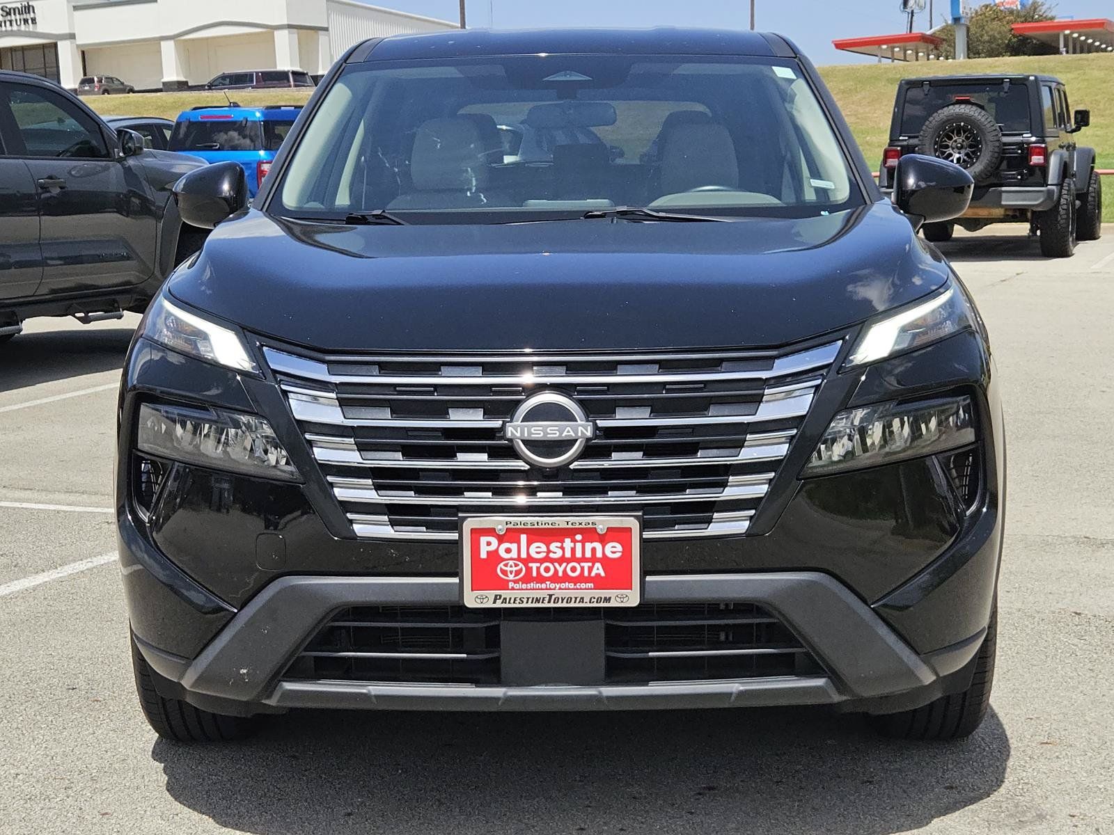 Used 2025 Nissan Rogue SV AWD/4WD image 2