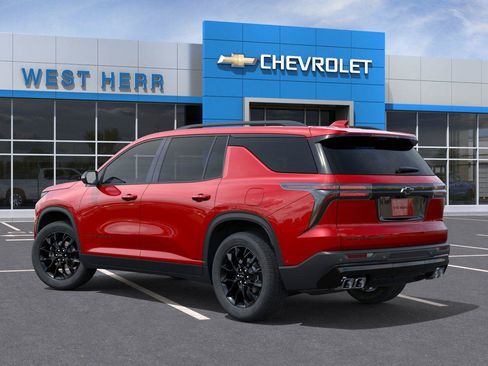Used 2026 Chevrolet Traverse LT w/ Midnight/Sport Edition AWD/4WD image 3