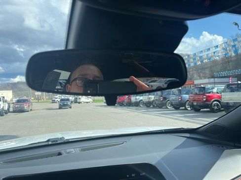 Used 2025 Chevrolet Trax RS w/ Sunroof Package image 34