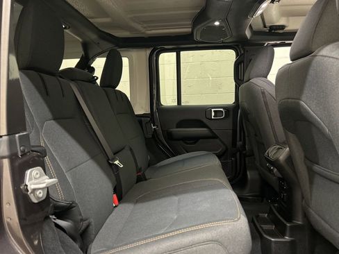 Used 2025 Jeep Wrangler Unlimited Sahara AWD/4WD image 12