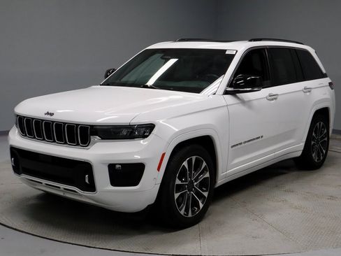 Used 2022 Jeep Grand Cherokee Overland w/ Luxury Tech Group IV image 9