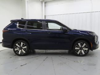 New 2025 Mitsubishi Outlander SE video 2