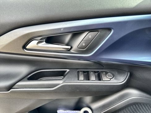 New 2026 Chevrolet Equinox EV LT image 15