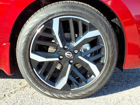 New 2025 Nissan Versa SR w/ Trunk Package image 11