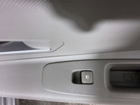 Used 2025 Hyundai Elantra SE image 30