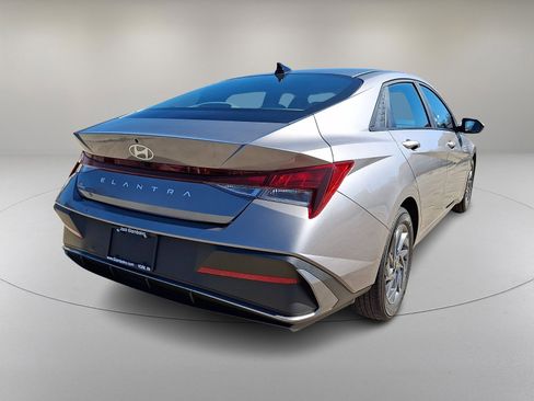 Certified 2024 Hyundai Elantra SEL image 10