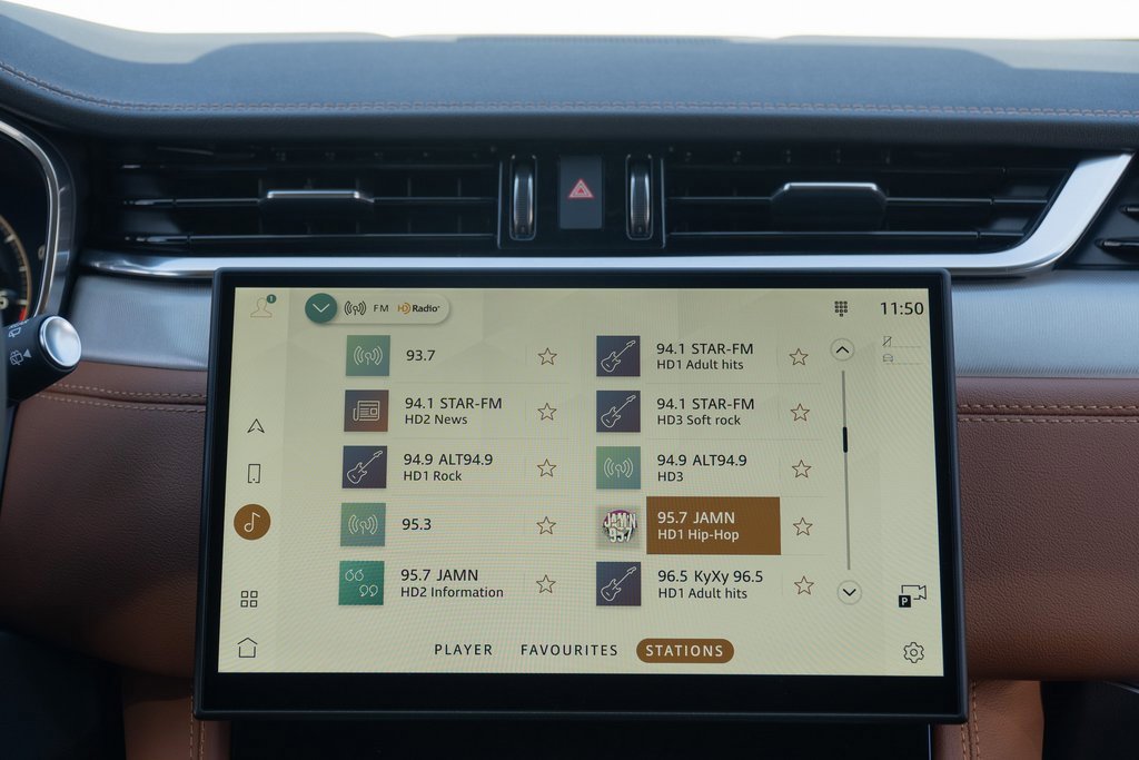 Used 2025 Jaguar F-PACE R-Dynamic S AWD/4WD image 16