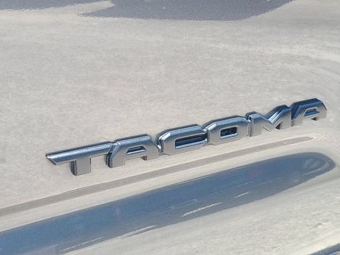 Used 2020 Toyota Tacoma TRD Sport AWD/4WD image 30