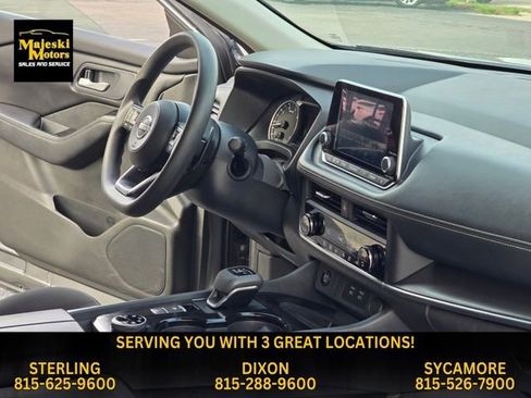 Used 2024 Nissan Rogue SV image 33