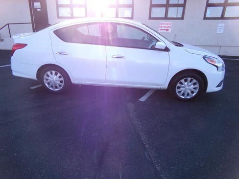 Used 2019 Nissan Versa SV image 3