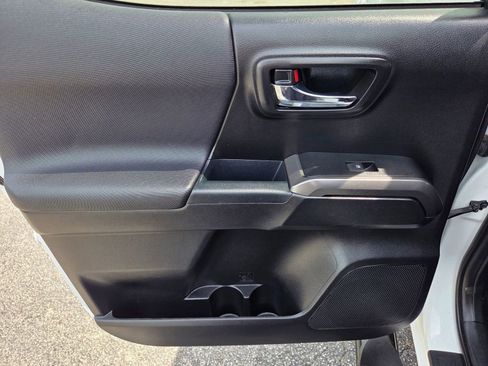 Used 2018 Toyota Tacoma TRD Sport w/ Technology Package AWD/4WD image 23