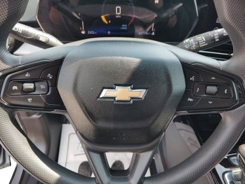 Used 2025 Chevrolet Trax LT FWD image 16