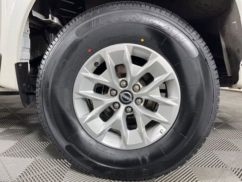 Used 2024 Nissan Frontier SV image 6