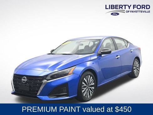 Used 2025 Nissan Altima 2.5 SV FWD image 1