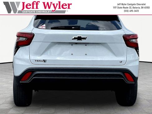 New 2026 Chevrolet Trax LT w/ Driver Confidence Package FWD image 5