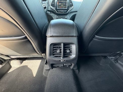 Used 2019 Jeep Cherokee High Altitude AWD/4WD image 13