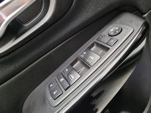 Used 2020 Jeep Cherokee Latitude Plus FWD image 27