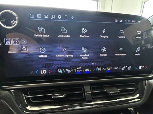 Used 2025 Chevrolet Equinox EV RS w/ Active Safety Package 3 FWD image 18