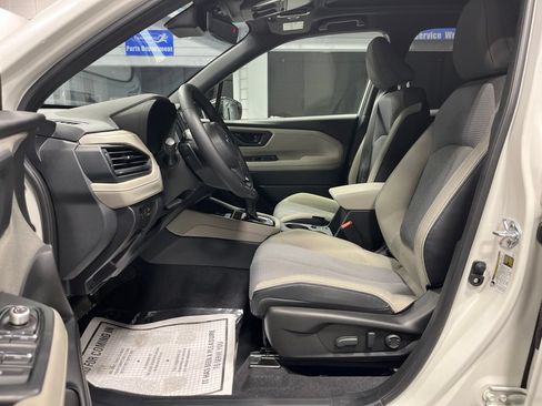 Certified 2025 Subaru Forester Premium AWD/4WD image 13