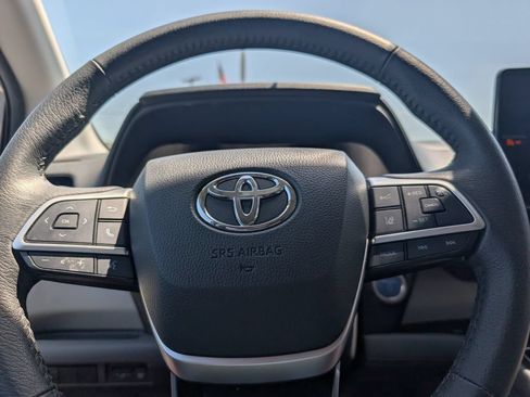 Used 2024 Toyota Sienna XLE FWD image 20