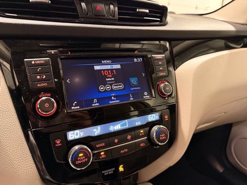 Used 2020 Nissan Rogue Sport SV FWD image 21