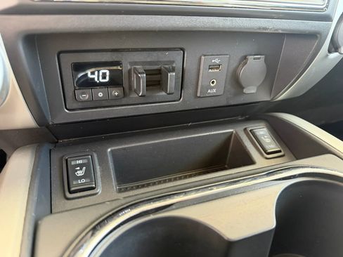 Used 2018 Nissan Titan SV w/ SV Convenience Package AWD/4WD image 18