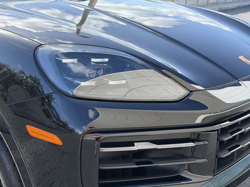 Certified 2024 Porsche Cayenne Coupe image 13