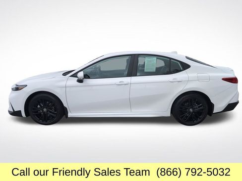 Used 2025 Toyota Camry SE w/ Convenience Package AWD/4WD image 2