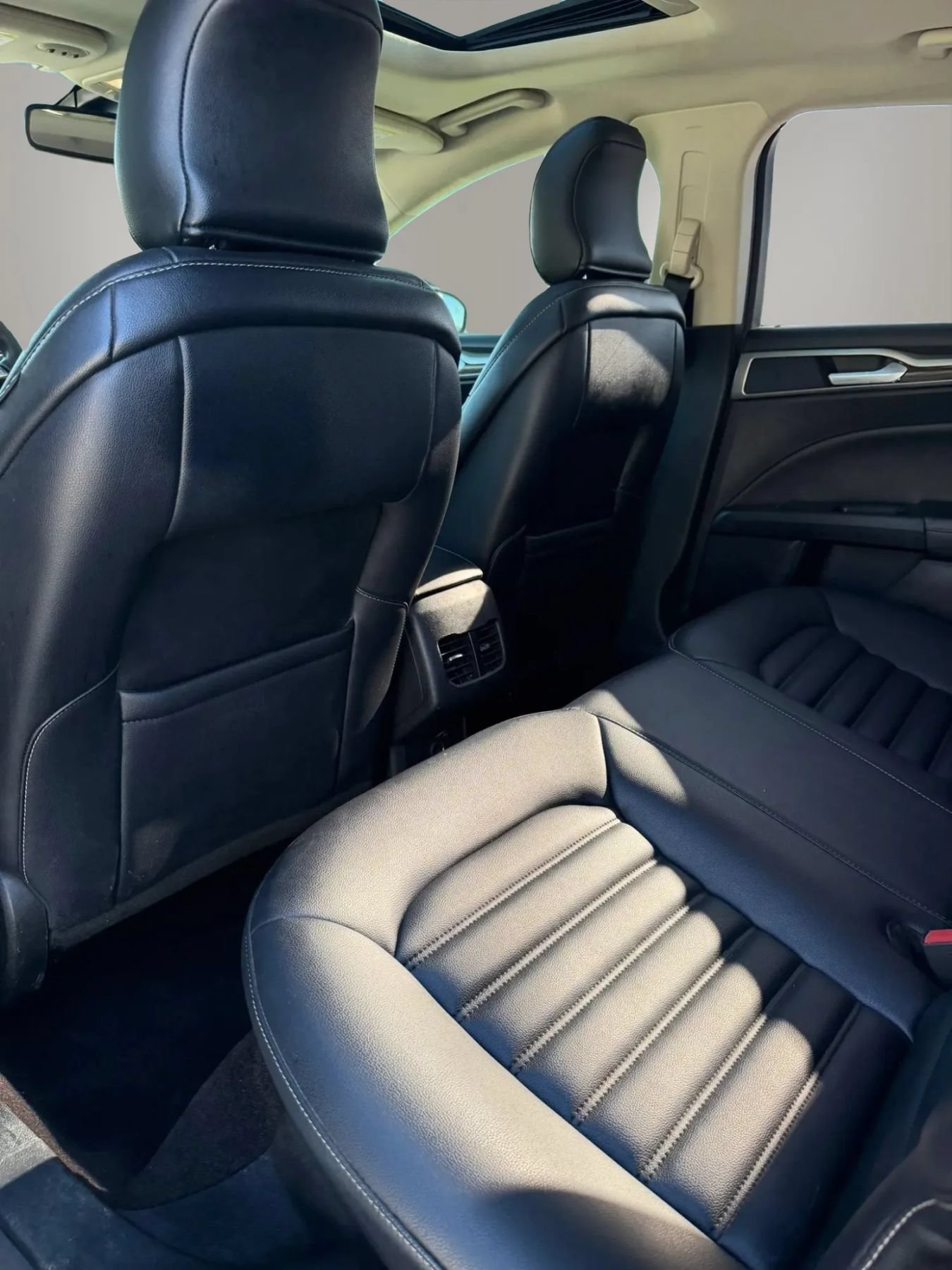 Used 2019 Ford Fusion SEL FWD image 17