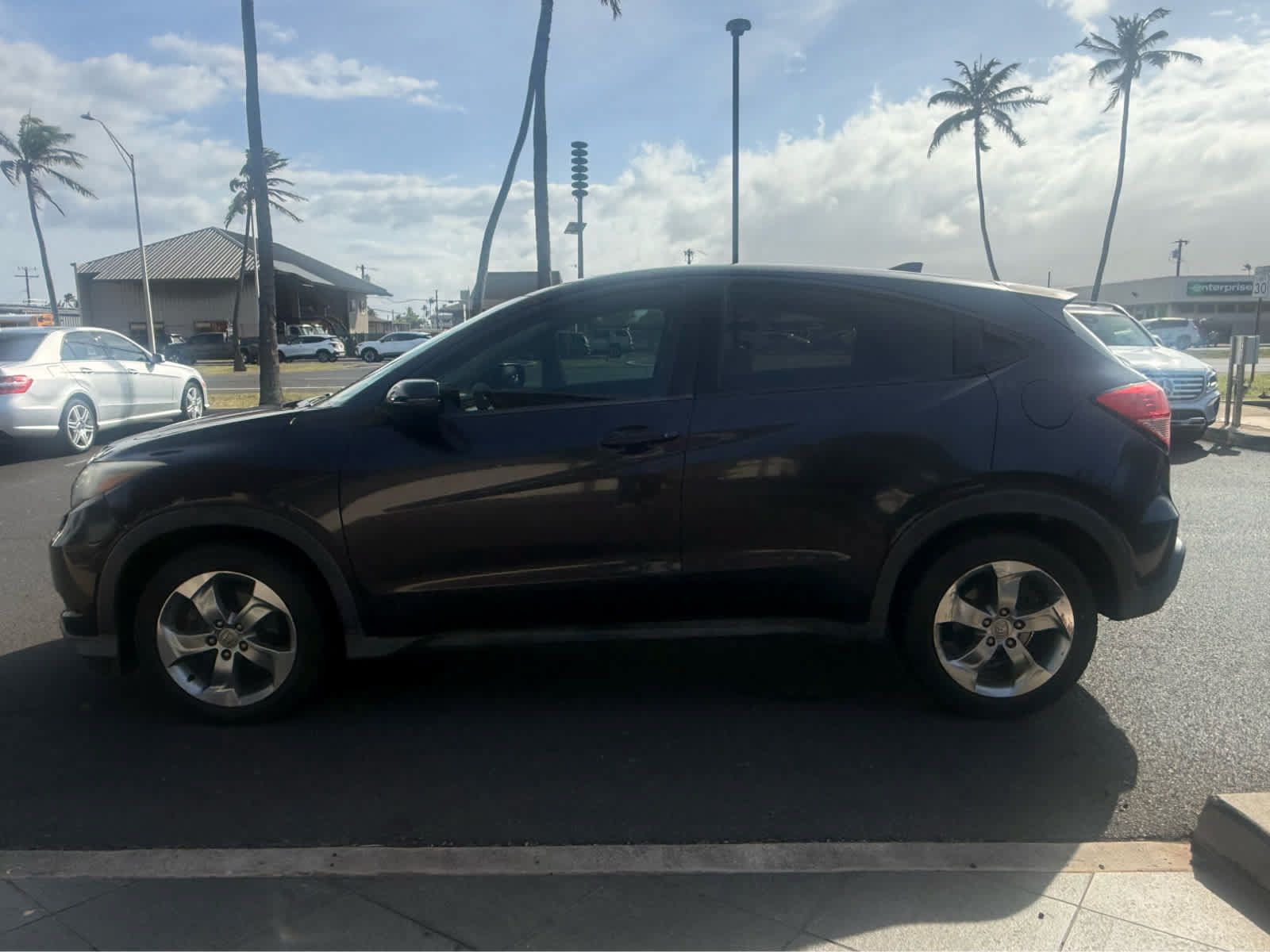 Used 2017 Honda HR-V EX image 3