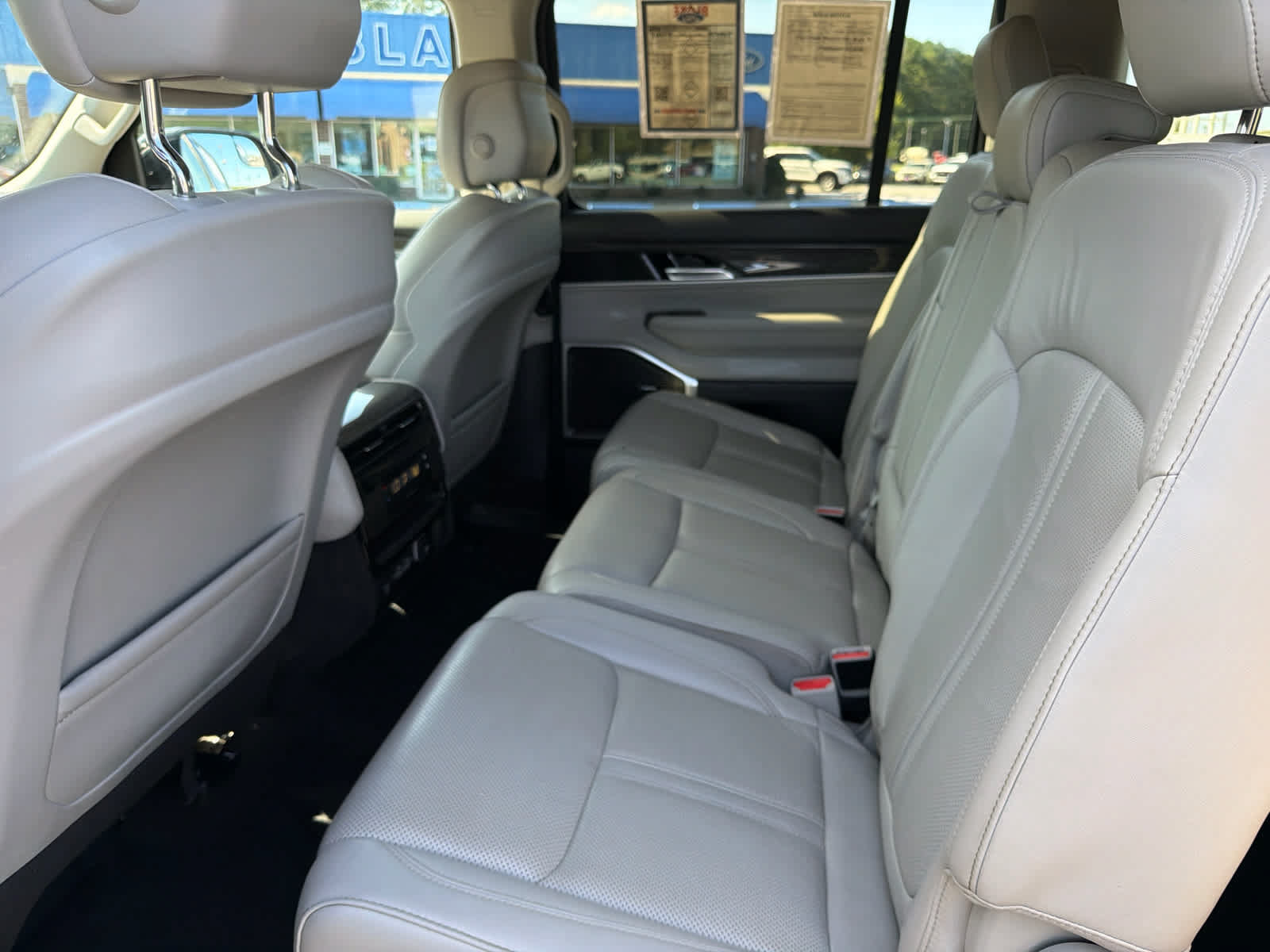 Used 2022 Jeep Wagoneer Series II AWD/4WD image 16