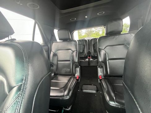 Used 2019 Ford Explorer XLT w/ Equipment Group 202A FWD image 17