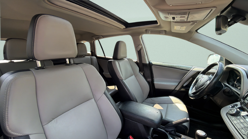 Used 2018 Toyota RAV4 Limited w/ Advanced Technology Package AWD/4WD image 30