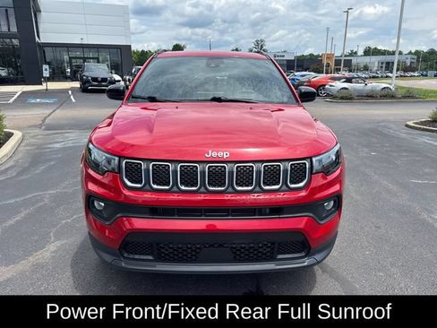 Used 2023 Jeep Compass Latitude w/ Sun and Sound Group AWD/4WD image 4