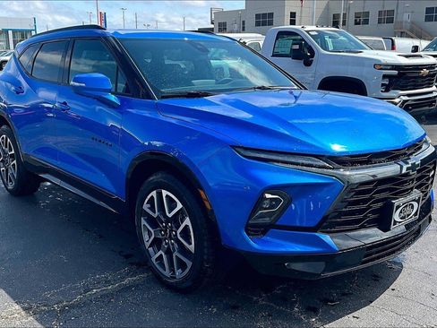 Used 2025 Chevrolet Blazer RS w/ Driver Confidence II Package AWD/4WD image 1