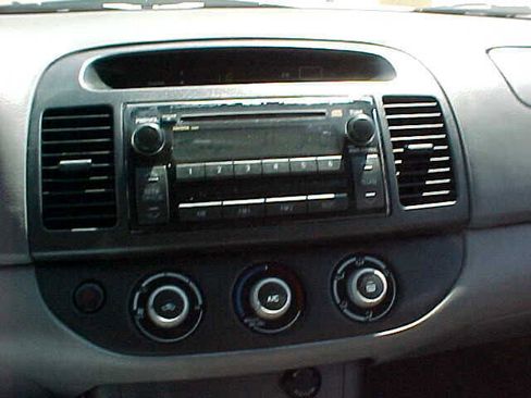 Used 2005 Toyota Camry LE image 23