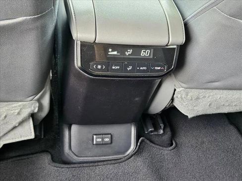 Used 2023 Toyota Highlander LE image 16