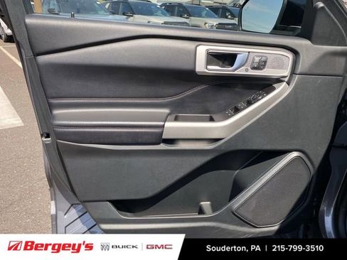 Used 2021 Ford Explorer Limited w/ Equipment Group 301A AWD/4WD image 24