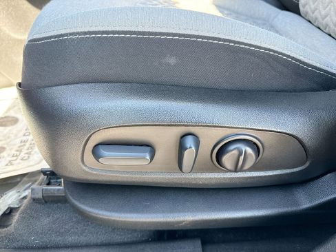 Used 2022 Chevrolet Equinox LT FWD image 12