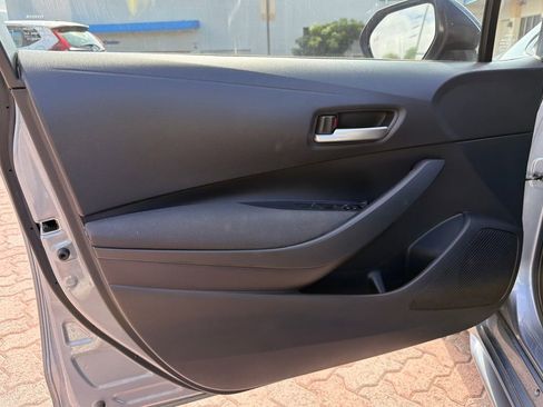 Used 2020 Toyota Corolla LE image 8