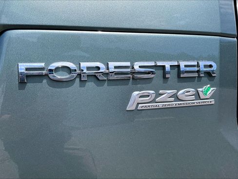 Used 2017 Subaru Forester 2.5i Premium w/ All-Weather Package AWD/4WD image 9