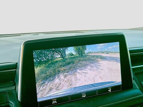 Used 2021 GMC Yukon AT4 w/ LPO, Illumination Package AWD/4WD image 17