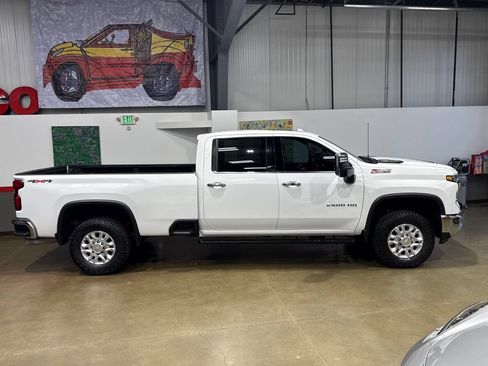 Used 2024 Chevrolet Silverado 2500 LTZ w/ LTZ Premium Package AWD/4WD image 3