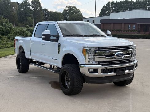 Used 2017 Ford F250 Lariat w/ Lariat Value Package AWD/4WD image 4