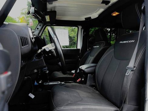 Used 2016 Jeep Wrangler Unlimited Rubicon w/ Dual Top Group AWD/4WD image 8