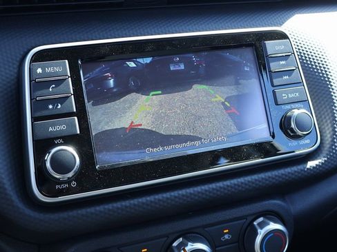 New 2025 Nissan Kicks Play S image 4