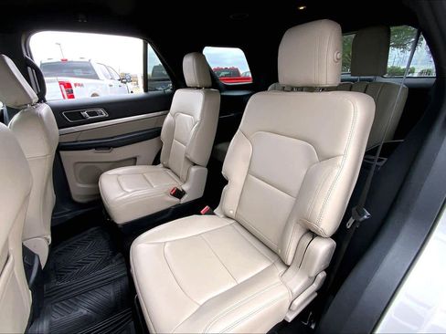 Certified 2018 Ford Explorer XLT w/ Equipment Group 202A image 21