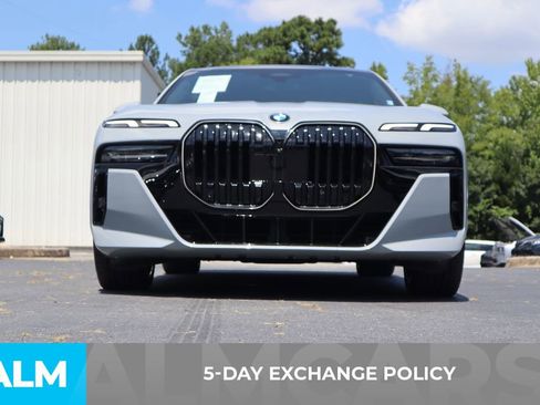 Used 2025 BMW 740i w/ Premium Package image 4