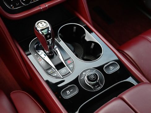 Used 2019 Bentley Bentayga AWD/4WD image 40